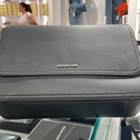 MICHAEL KORS
Cooper Messenger Bag
Black
 NWT - Picture 9 of 16